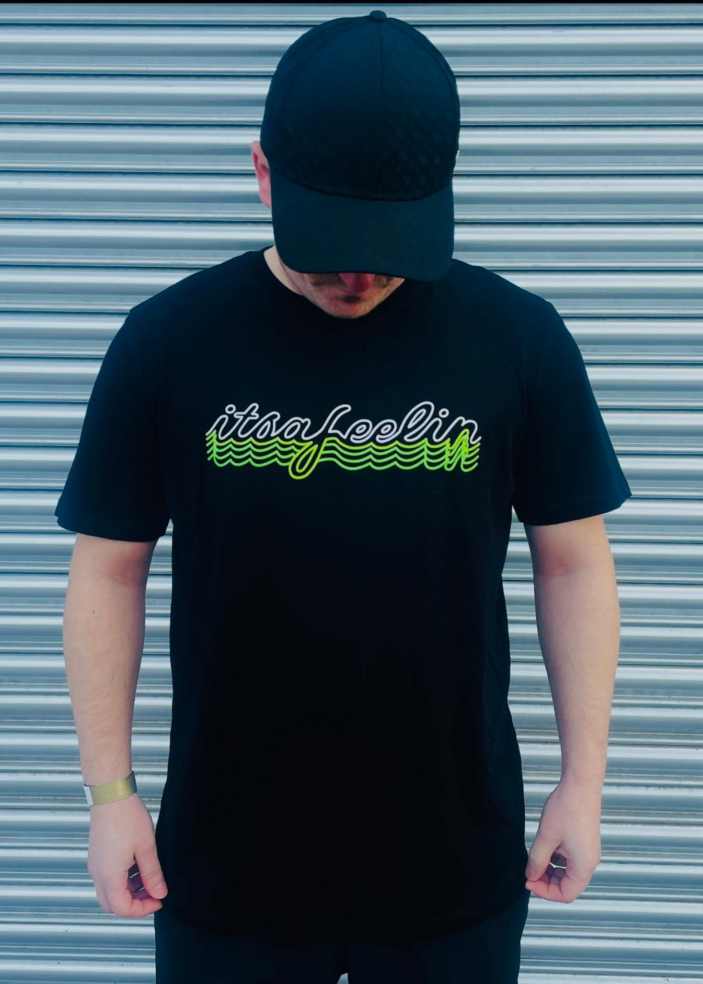 Resonate logo tee