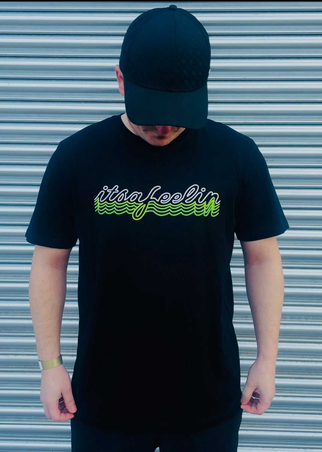 Resonate logo tee